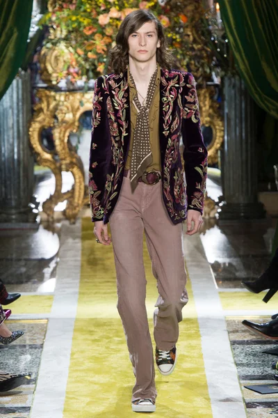 Look 30
